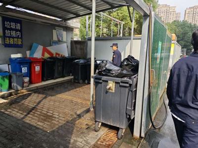 越城區持續推進商貿綜合體垃圾分類執法檢查，優化城市生活垃圾管理服務